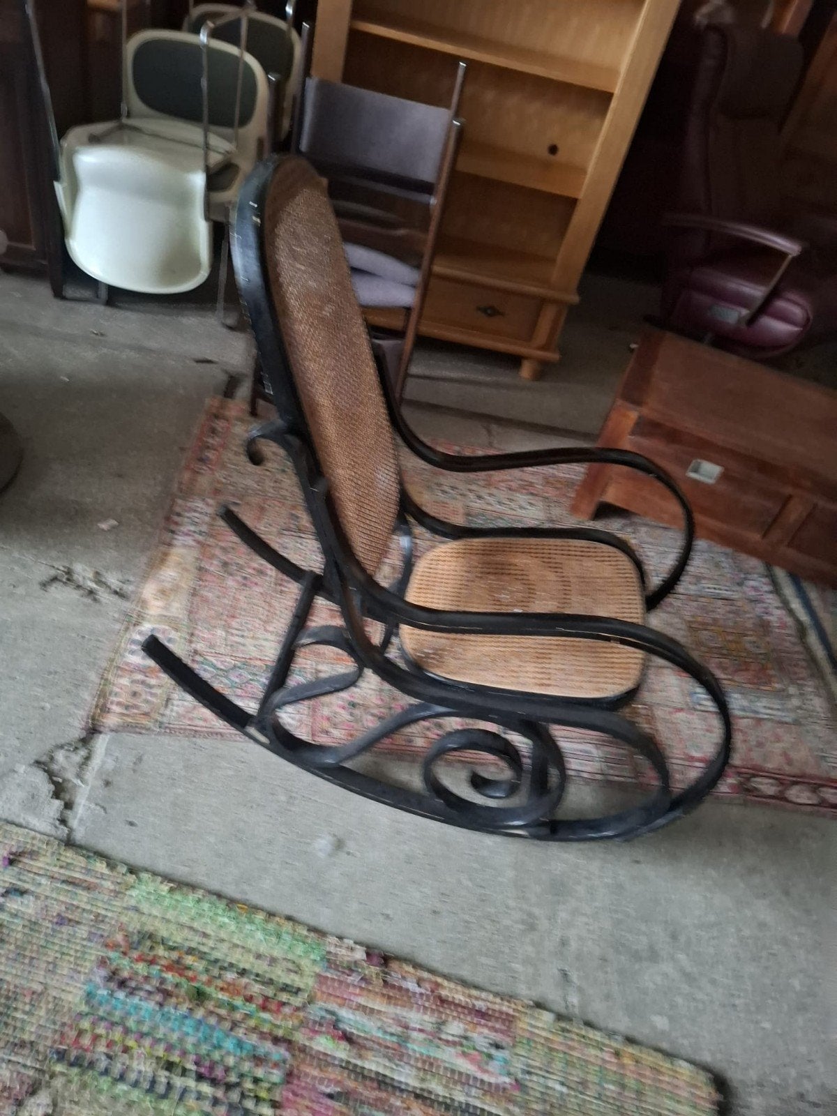 Antieke Thonet Schommelstoel met Rotan Zitting, Ophalen of Verzenden
