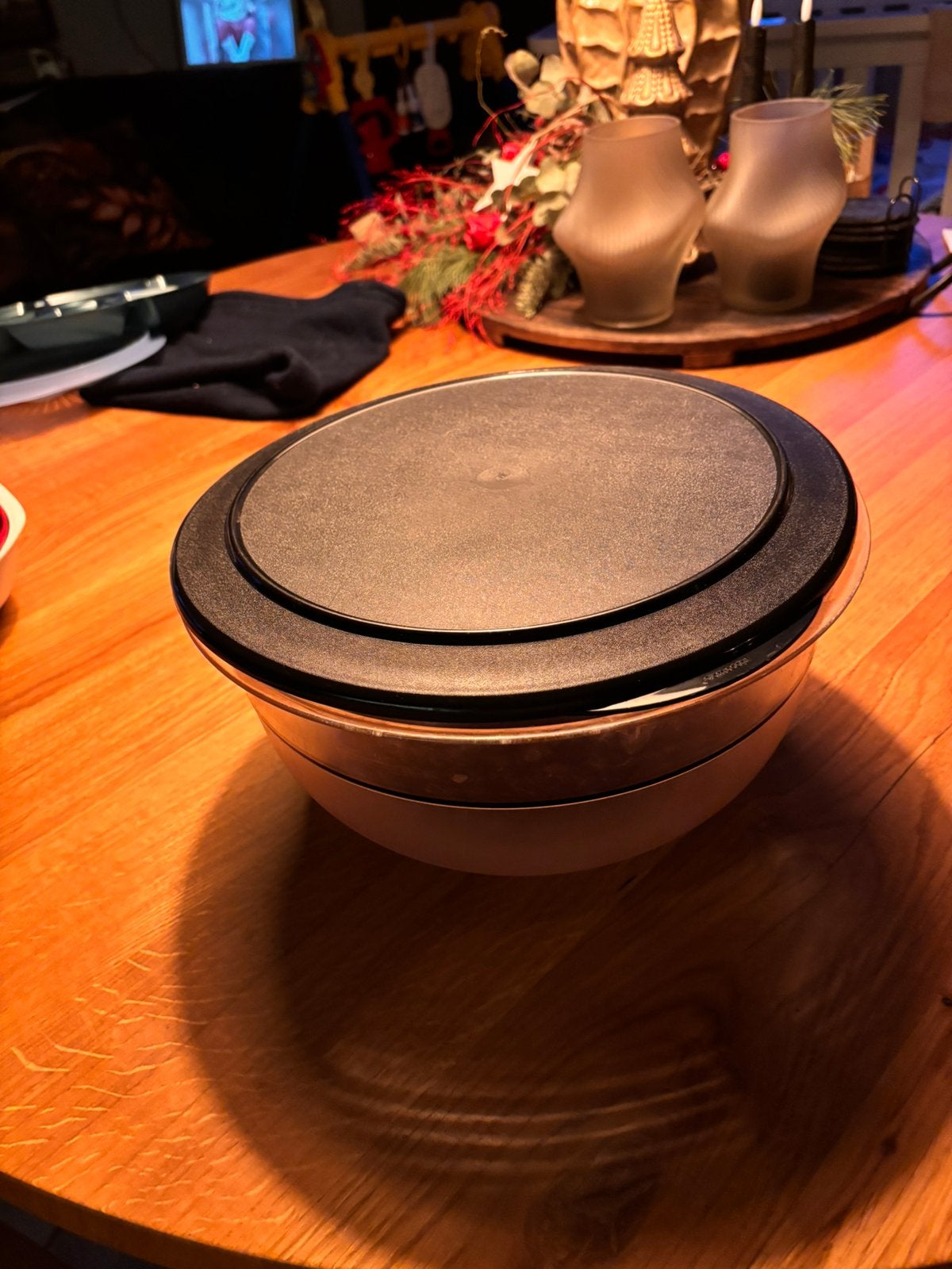 Te koop zgan grote Tupperware schaal, Huis en Inrichting, Keuken | Tupperware, Ophalen, Schaal, Zo goed als nieuw, Met deksel