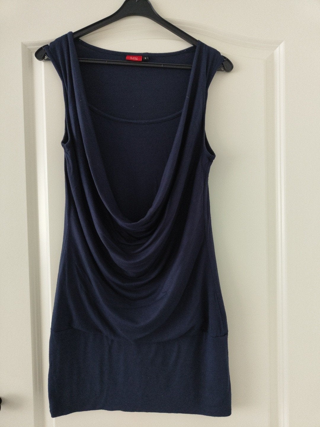 Liv donkerblauwe mouwlize top met waterval hals mt s, Kleding | Dames, Tops, Blauw, Ophalen of Verzenden, Maat 36 (S), Zonder mouw