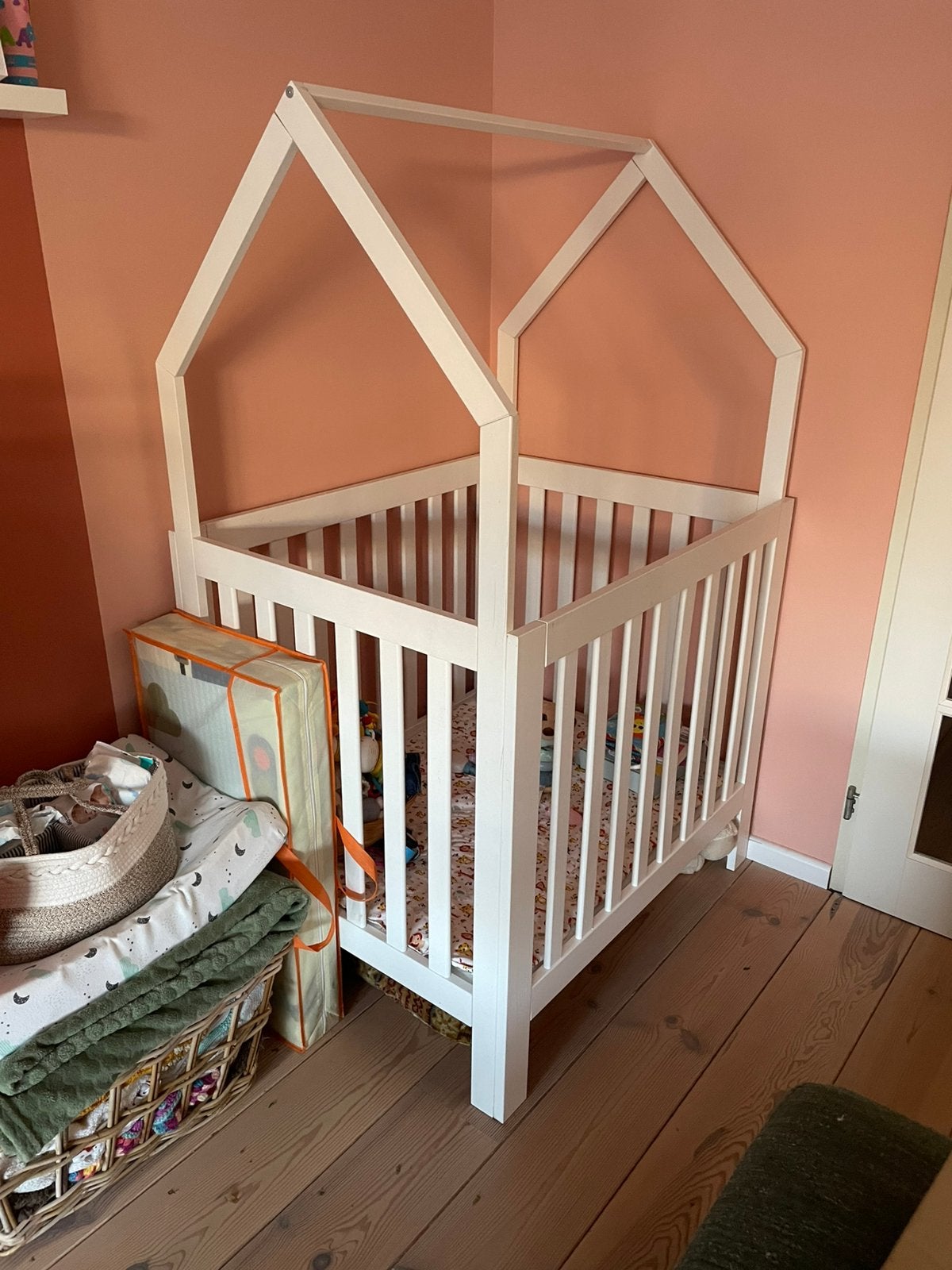 Leuke witte huisjesbox, Kinderen en Baby's, Boxen, Ophalen, Gebruikt, Rechthoekig, In hoogte verstelbaar