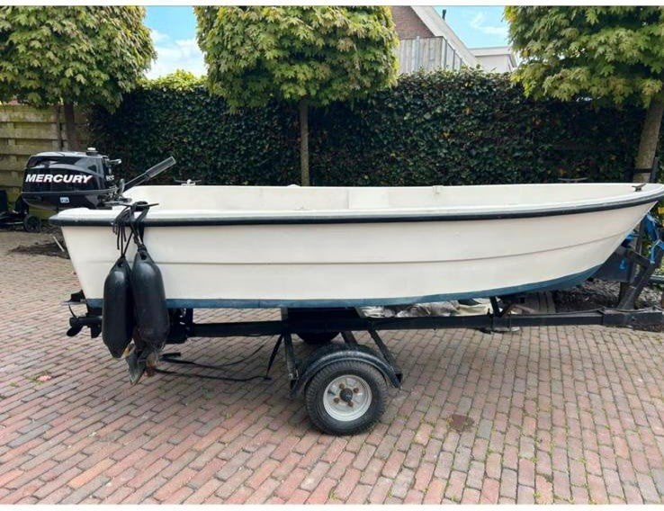 Boot met trailer en motor., Ophalen of Verzenden, Gebruikt, Overige typen, Motorboot