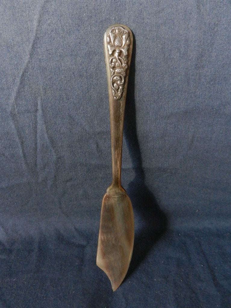 Hoornen botermes met zilveren applique, Djokja, Indonesië, Antiek en Kunst, Ophalen of Verzenden, Zilver