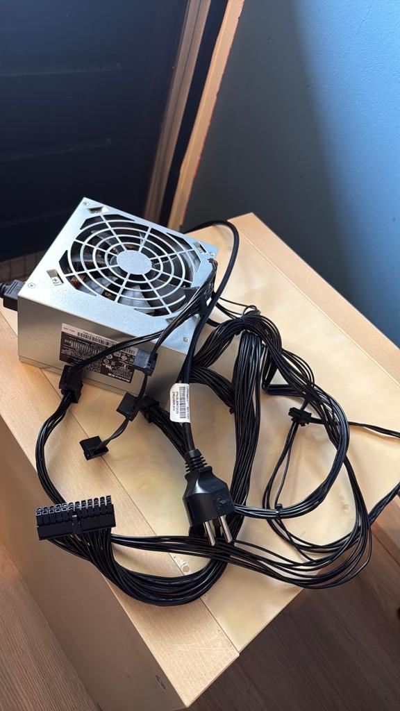 Huntkey Voeding 550W voor PC - 80 PLUS SILVER, Ophalen of Verzenden, Zo goed als nieuw