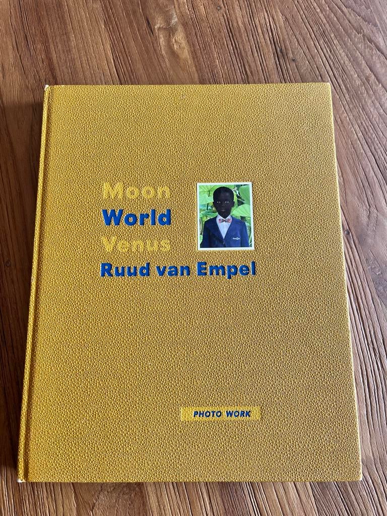 Ruud van Empel - Moon Venus World, Boeken, Ophalen of Verzenden, Gelezen, Fotografie algemeen