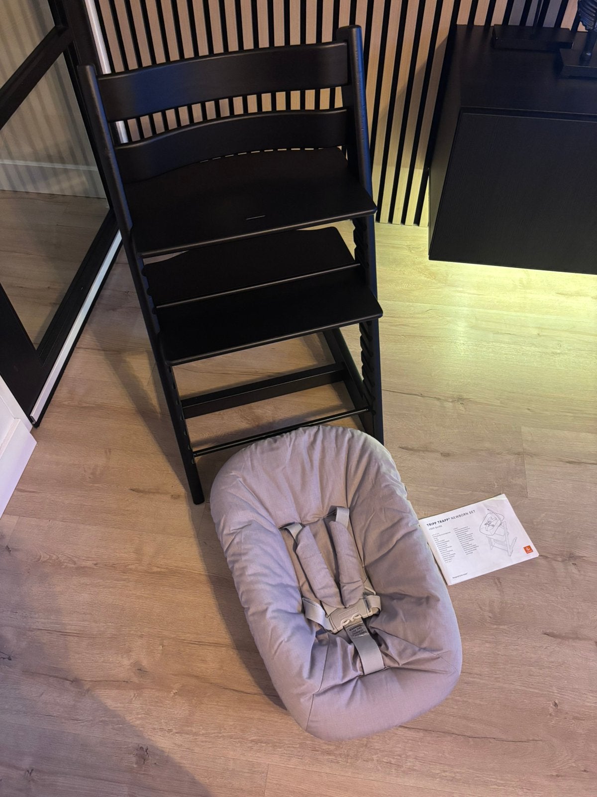 Stokke Kinderstoel zwart met newbornset, Kinderen en Baby's, Kinderstoelen, Ophalen, Gebruikt, Meegroeistoel