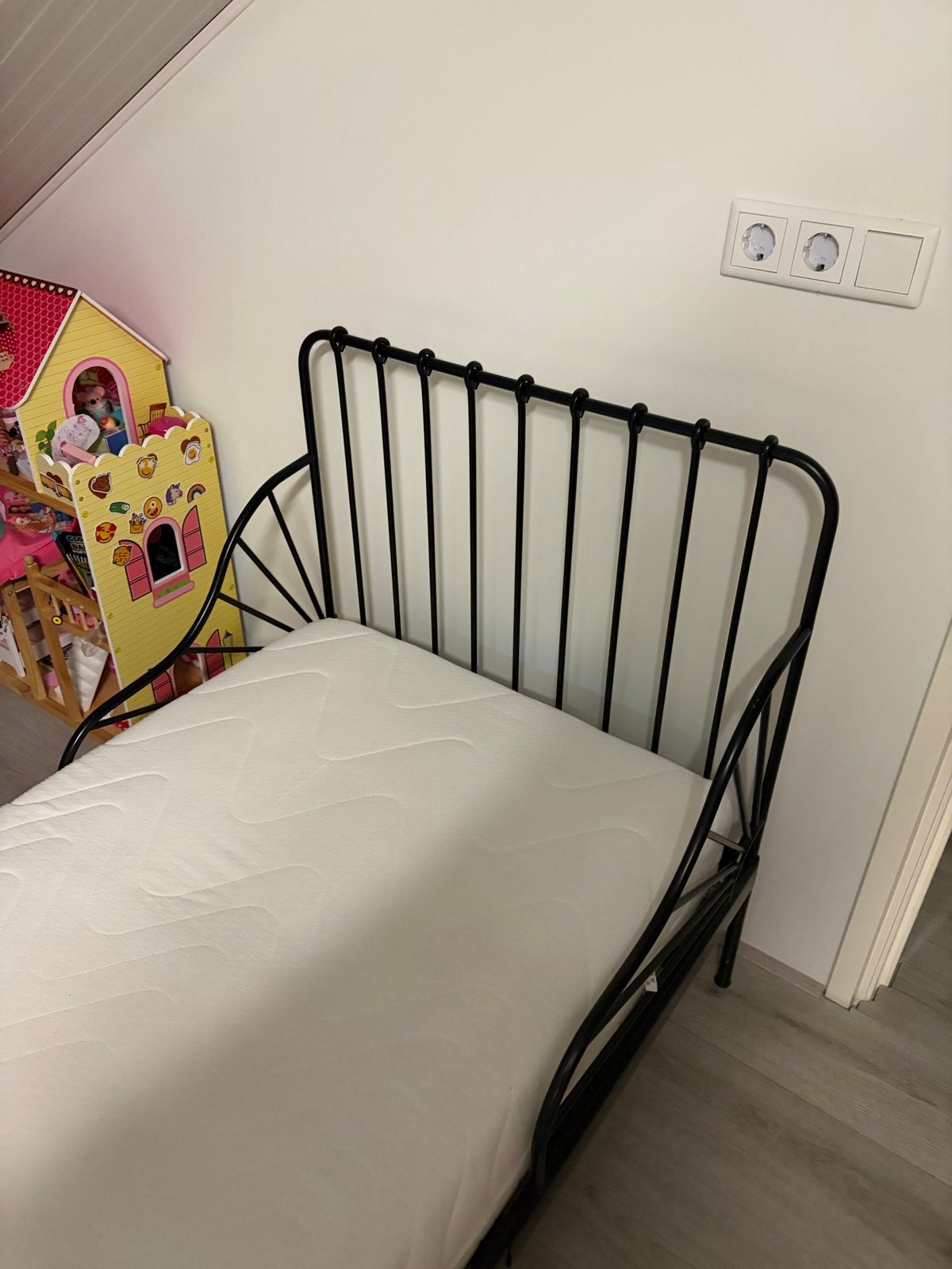 IKEA Minnen uitschuifbaar bed met lattenbodem en matras, Ophalen, Verstelbaar, Eenpersoons, Zwart