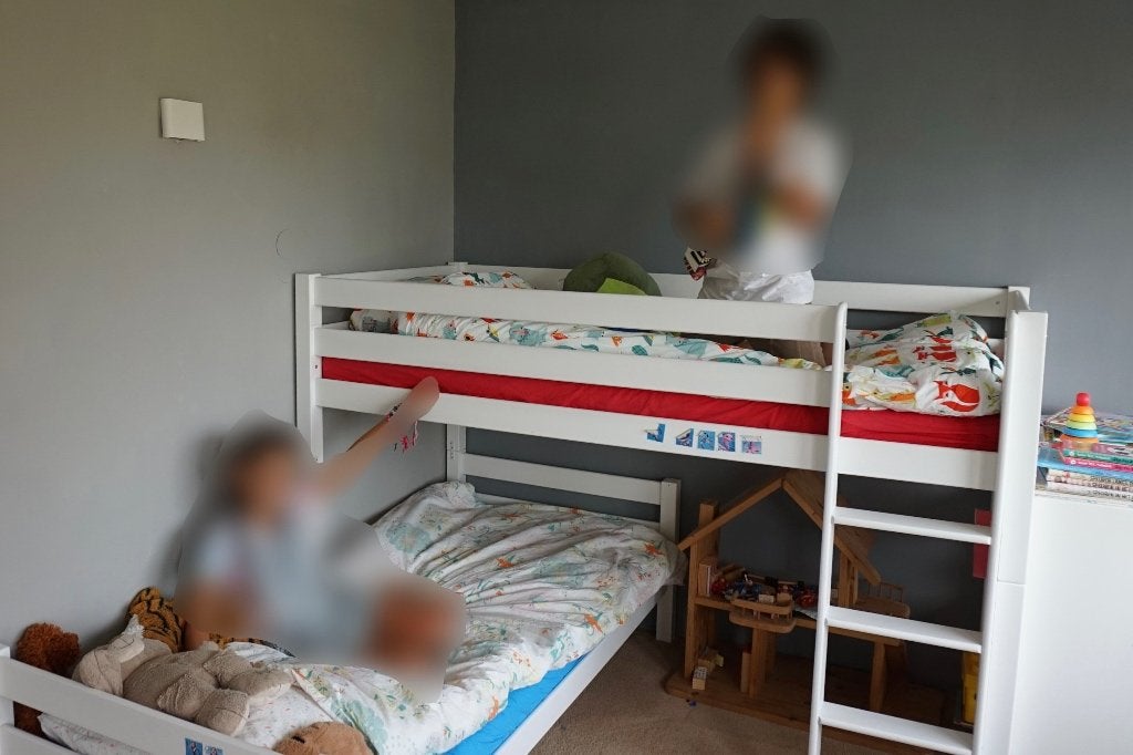 Gratis Mooi stapelbed met gekoppeld boekenkastje, Huis en Inrichting, Ophalen, Gebruikt, 160 tot 180 cm, Tweepersoons