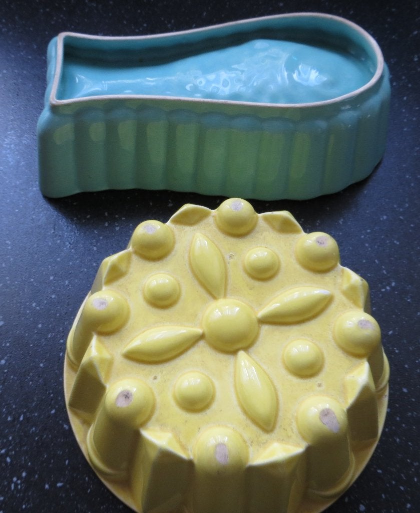 2 pudding vormen vintage geel en licht groen-blauw  prima st, Ophalen, Geel, Overige materialen, Overige typen