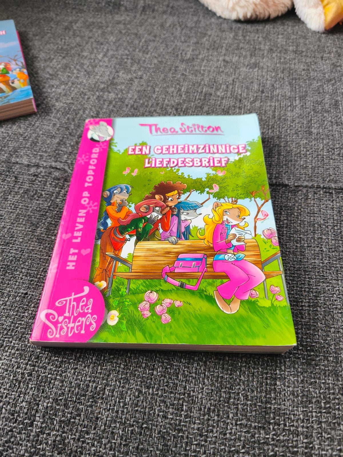 Thea Stilton - Een geheimzinnige liefdesbrief, Thea Stilton, Fictie algemeen, Verzenden, Zo goed als nieuw