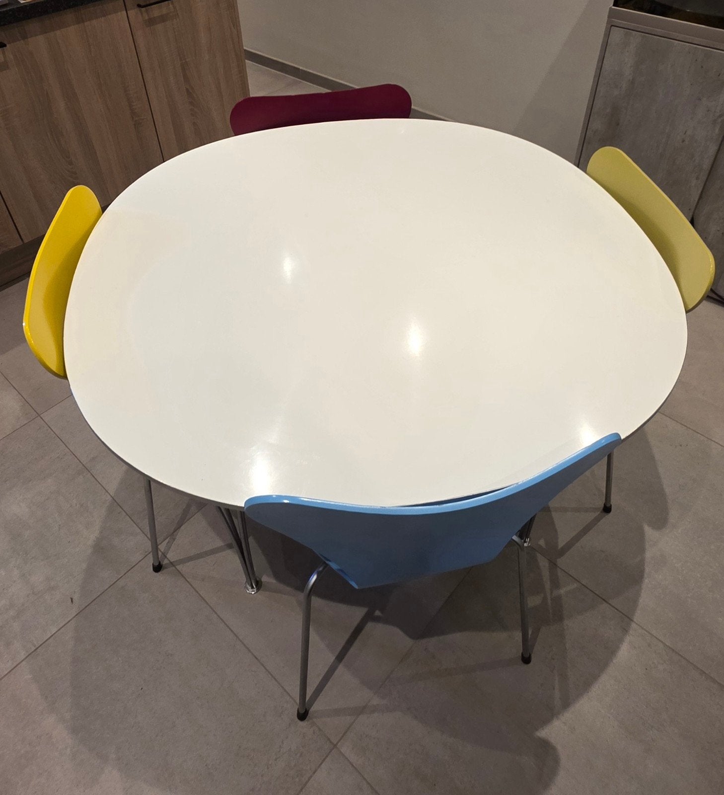 Fritz Hansen Super-Ellipse eettafel met 4 vlinderstoelen, Ophalen, Gebruikt, 100 tot 150 cm, Deens design, Mid-century modern