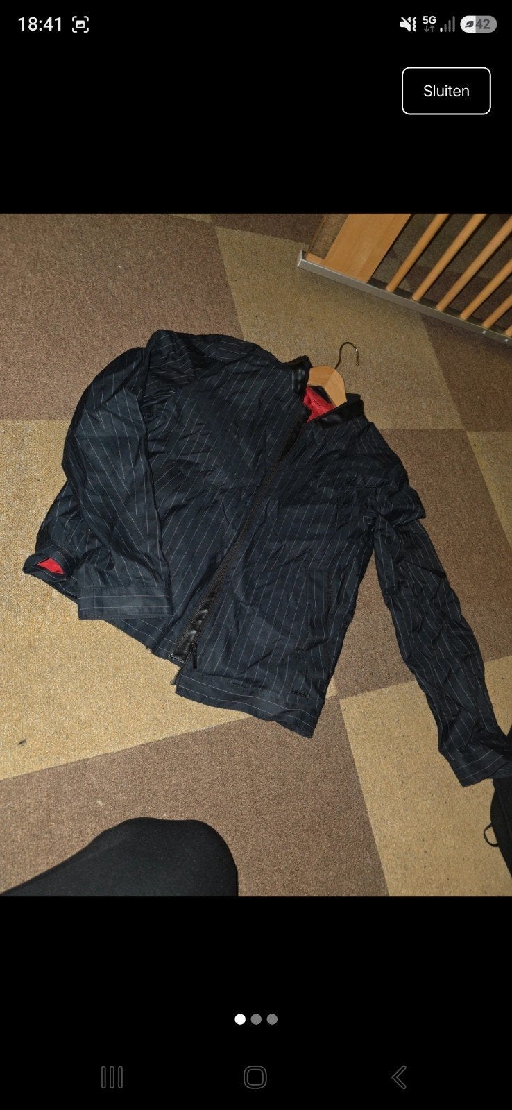Hugo Boss jas met krijtstreep en rode voering, Zwart, Overige maten, Ophalen of Verzenden, Zo goed als nieuw