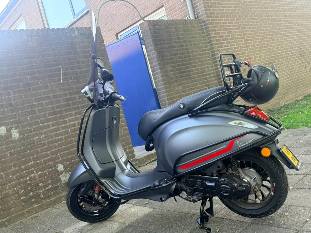 Vespa sprint   ( matgrijs Onderhouden), Ophalen, Vespa S, Zo goed als nieuw, Benzine