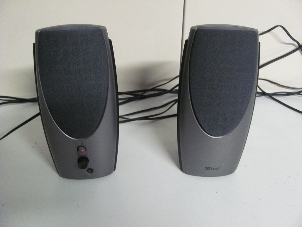 TRUST pc speakers 350p soundwave met kraakvrij geluid, Ophalen of Verzenden, Zo goed als nieuw, Audiokanaal 2, Trust