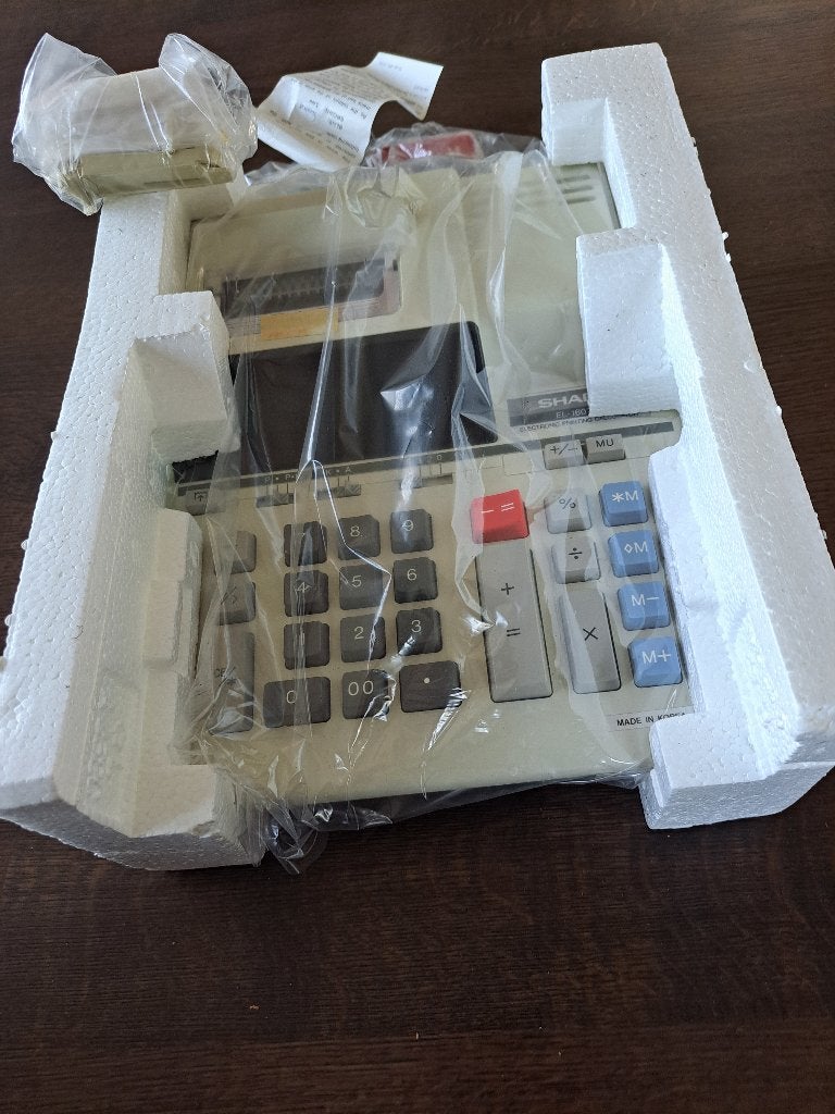 Nieuwe Sharp elektronische rekenmachine, Ophalen, Nieuw