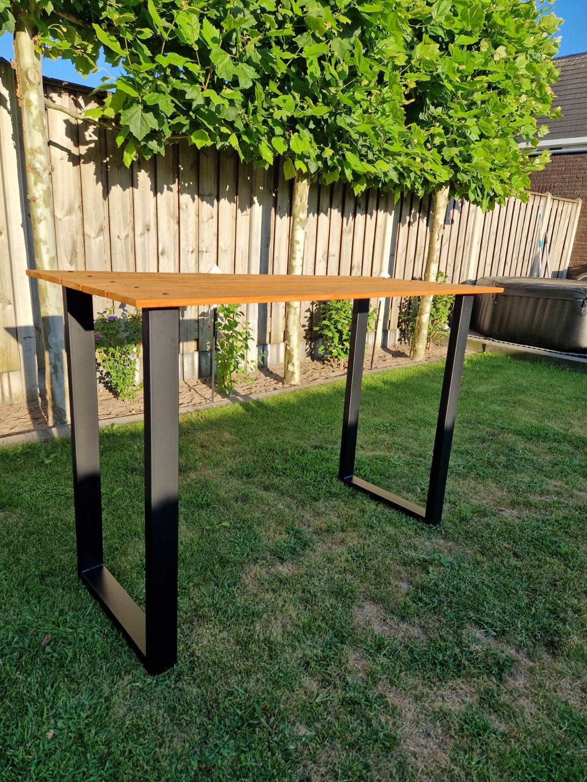 Houten bartafel met stalen onderstel, Ophalen, Nieuw