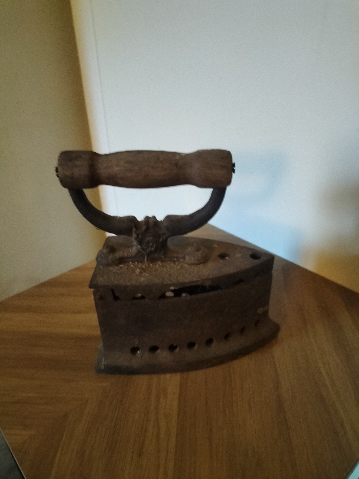 Antiek strijkijzer op kolen - Decoratief object, Antiek en Kunst, Ophalen of Verzenden