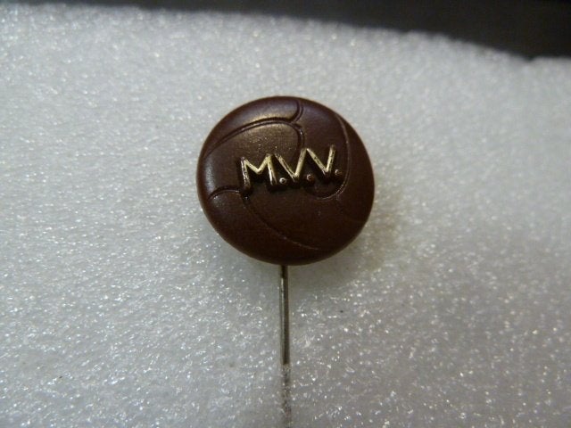 Vintage Speldje met initialen 'MVV', Verzamelen, Ophalen of Verzenden, Gebruikt, Overige onderwerpen, Speldje of Pin