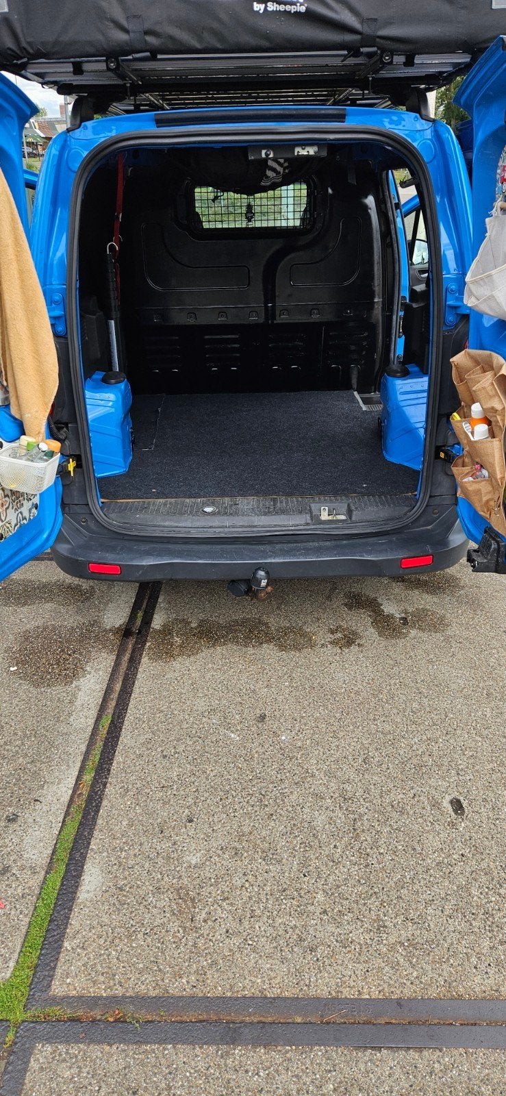 Foto 14 van Ford Transit Courier (2016) met slim keukenblok