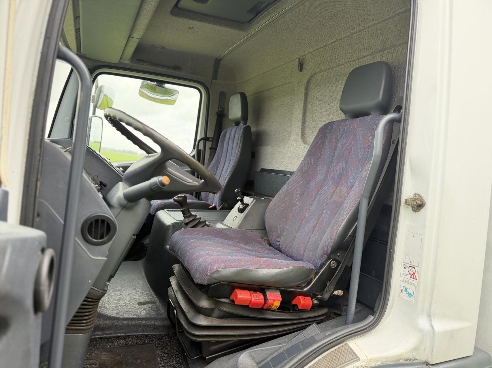 Mercedes-Benz Atego 815|Paardenvrachtwagen|152 PK|Hydraulisc, Achterwielaandrijving, Wit, Bedrijf, 152 pk