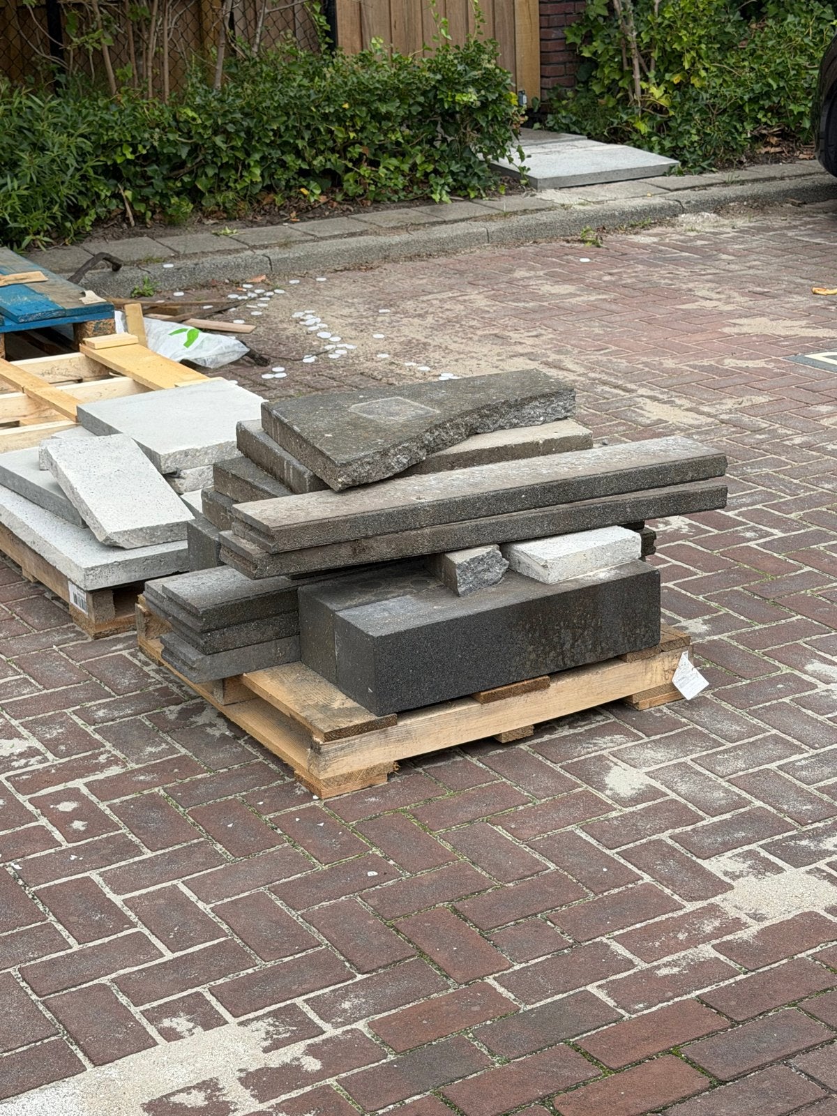 Diverse partij trottoirbanden en tegels, Tuin en Terras, Ophalen, Gebruikt, Overige typen, Minder dan 5 m²