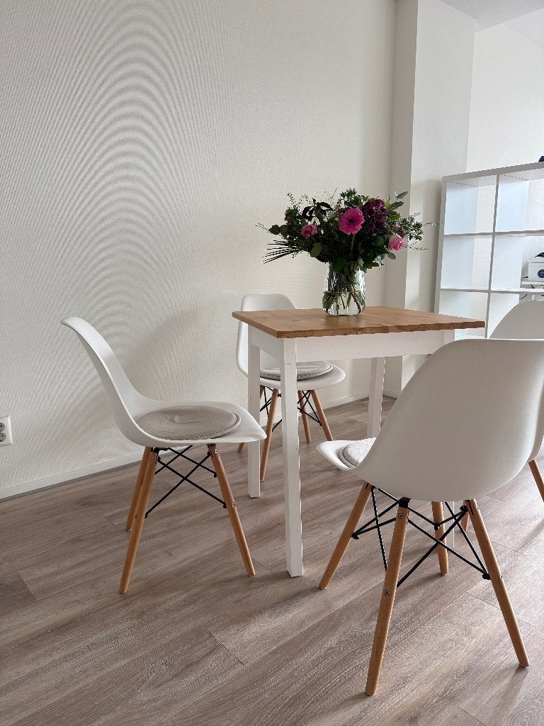 Dining Table with 4 Chairs – Wooden Top, White Frame, Huis en Inrichting, Ophalen, 50 tot 100 cm, Vierkant, Zo goed als nieuw