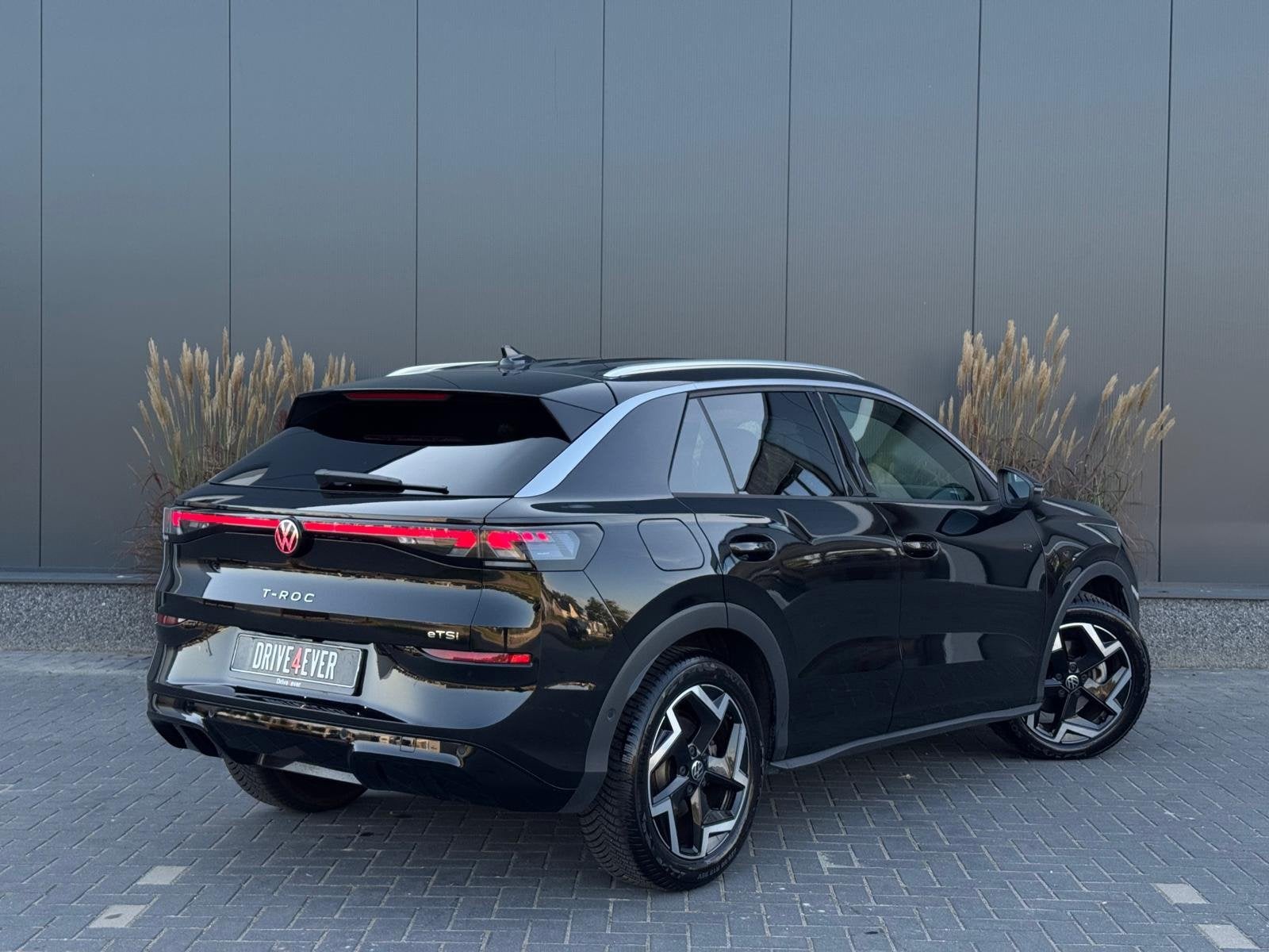 Volkswagen T-Roc 1.5 eTsi 3x R-Line M26 NAVI|LEDER|IQ LIGHT|, Auto's, Zwart, 4 cilinders, Leder en Stof, Zwart