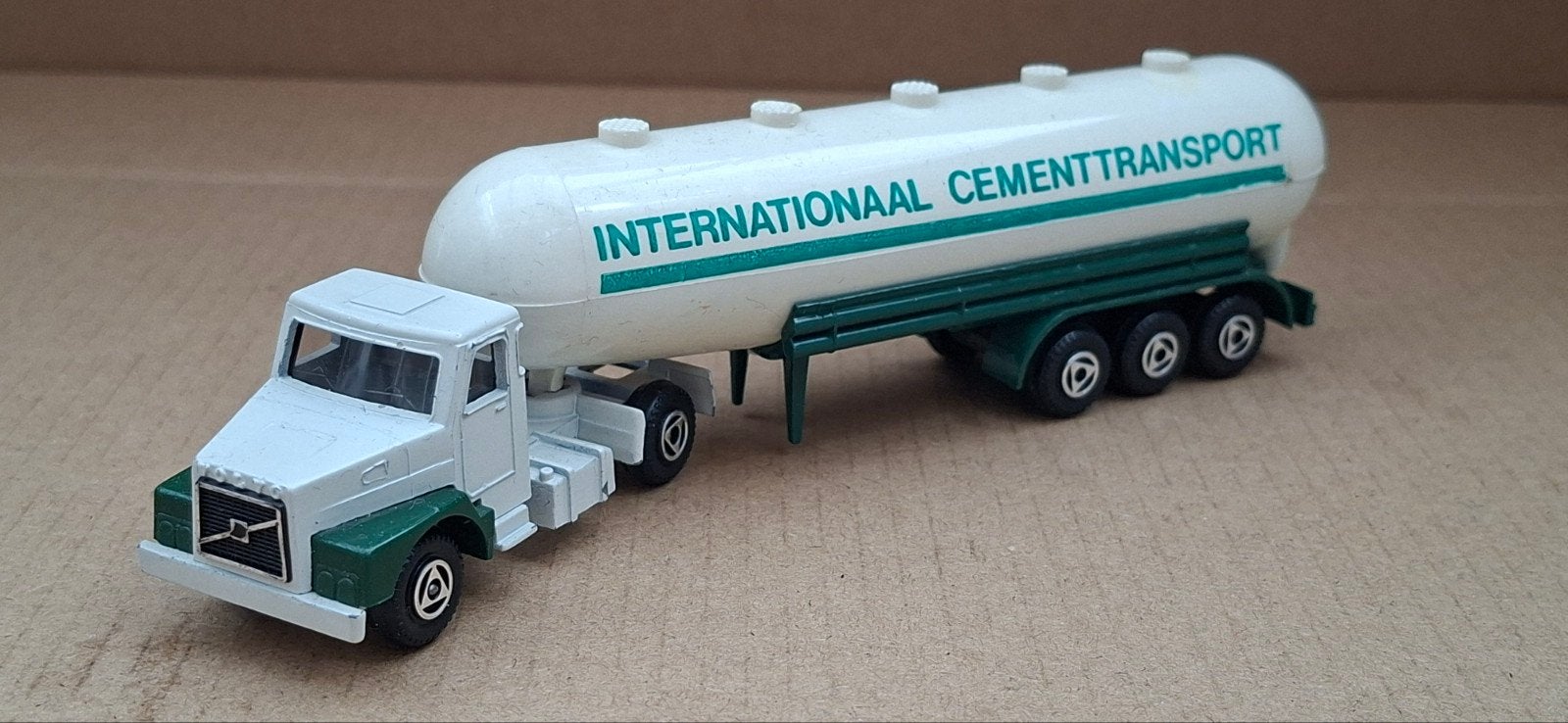 Vintage Volvo Cementtransport Tankwagen Speelgoedmodel, Ophalen of Verzenden