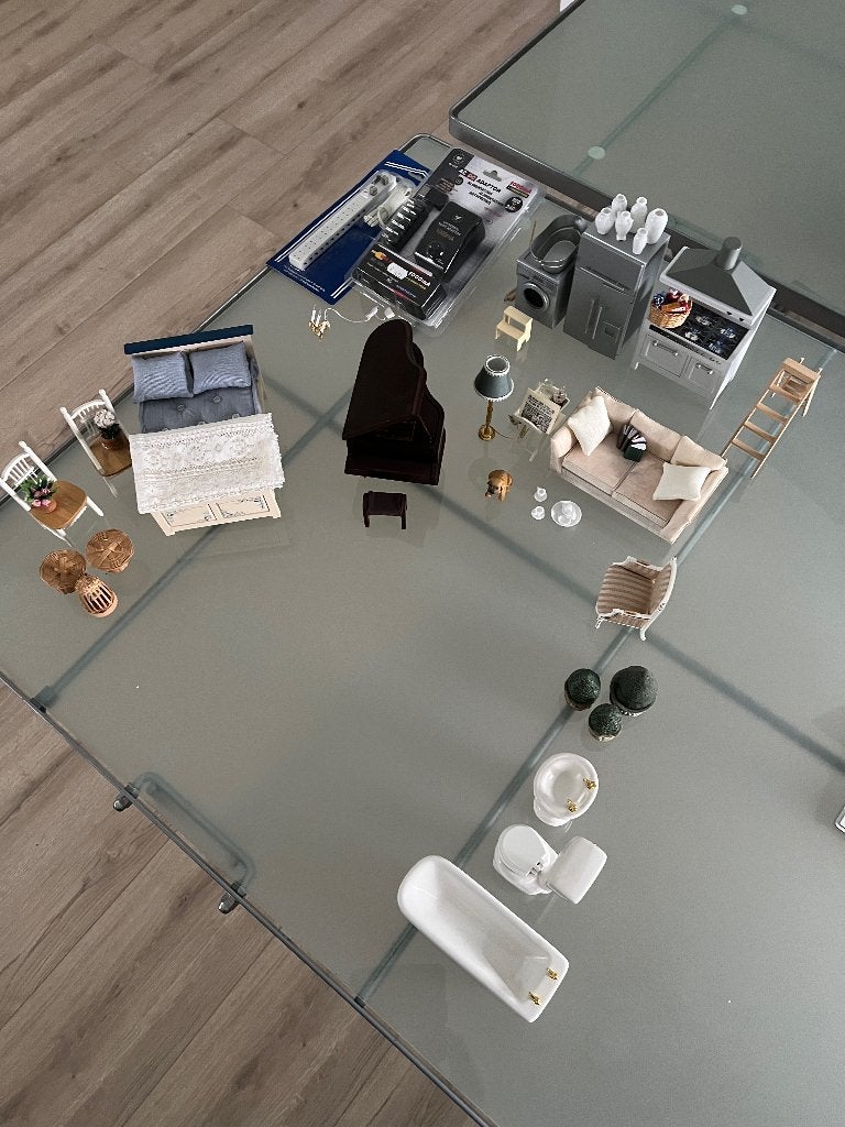 Grote set miniatuur meubels en accessoires voor poppenhuis, Ophalen, Gebruikt, Poppenhuis