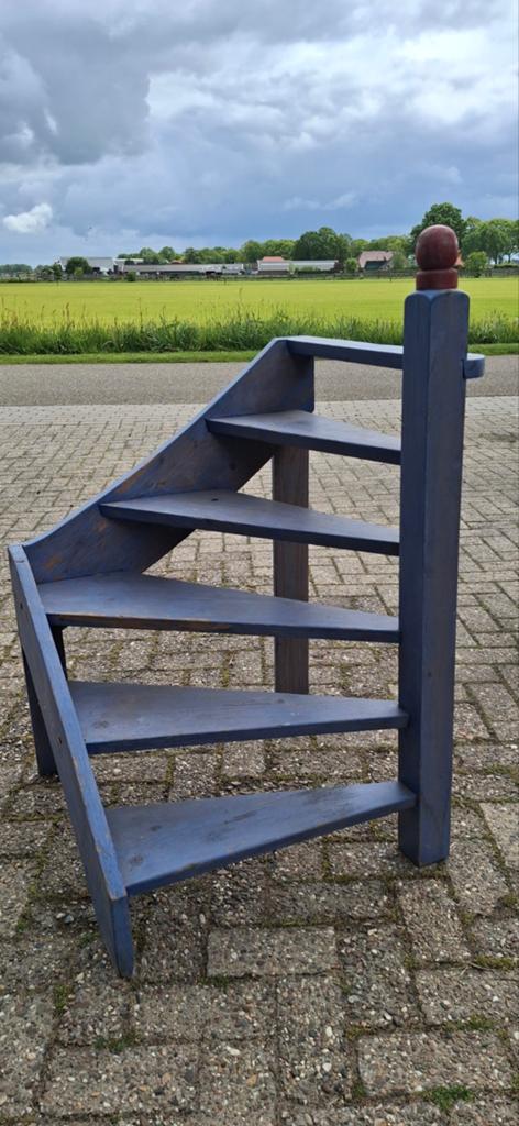 Trapje ,  Vintage trapje,, Doe-het-zelf en Verbouw, Ladders en Trappen, Ophalen of Verzenden, Gebruikt, Minder dan 2 meter