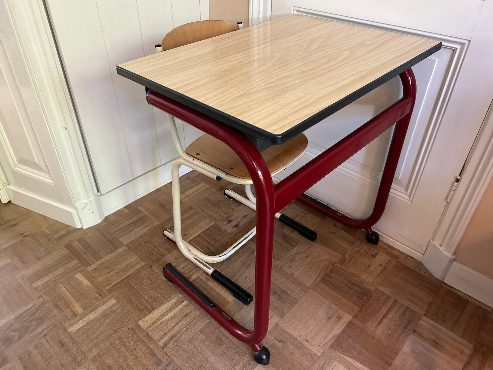 Schooltafel en stoel basisschool, Ophalen, Opbergruimte, Gebruikt, Hout