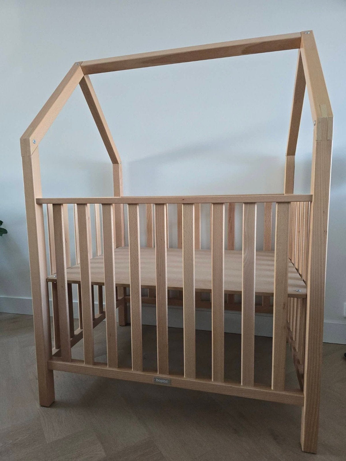 Bopita box inclusief matras en Koeka boxkleed, Ophalen, Zo goed als nieuw, Ledikant