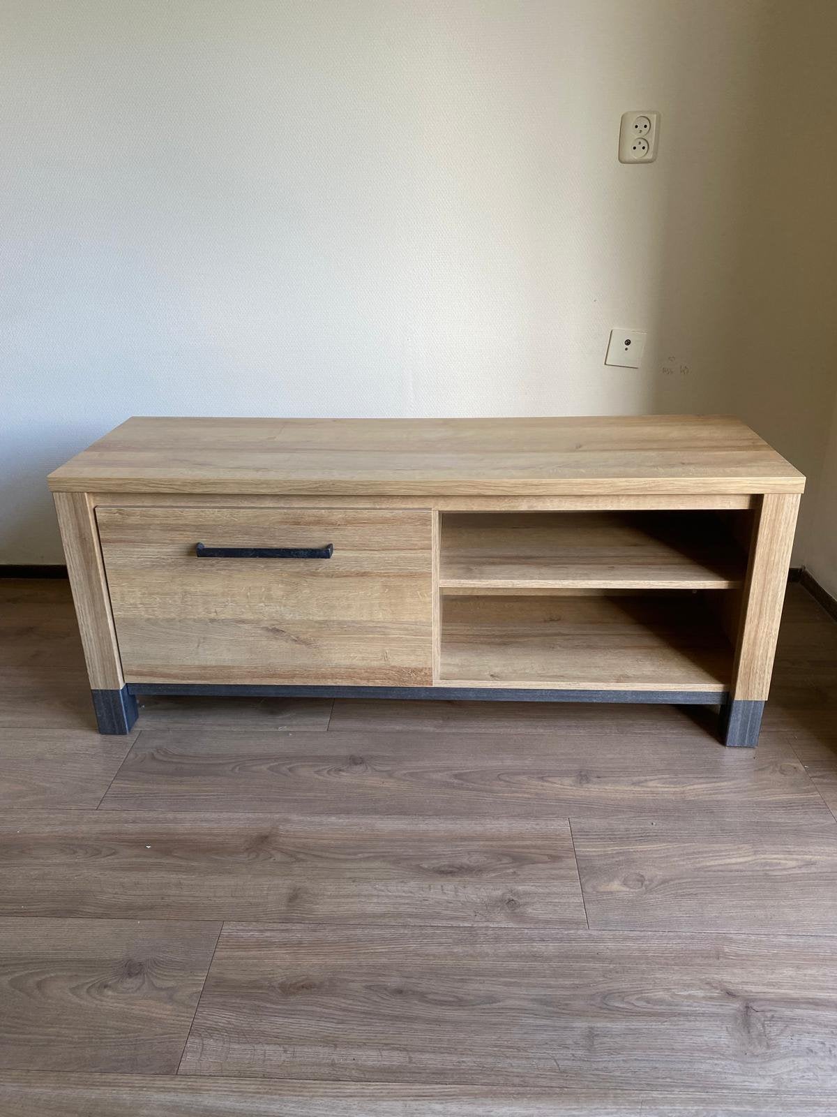 Tv kastje uit de serie Finn van Leen Bakker, Ophalen, 100 tot 150 cm, Zo goed als nieuw, Minder dan 100 cm