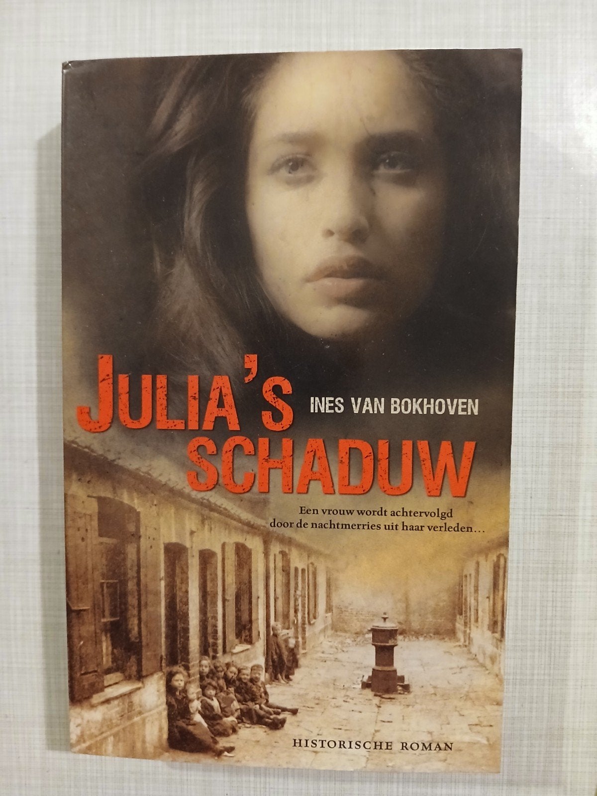 I. van Bokhoven - Julia's schaduw, Ophalen of Verzenden, Zo goed als nieuw, I. van Bokhoven