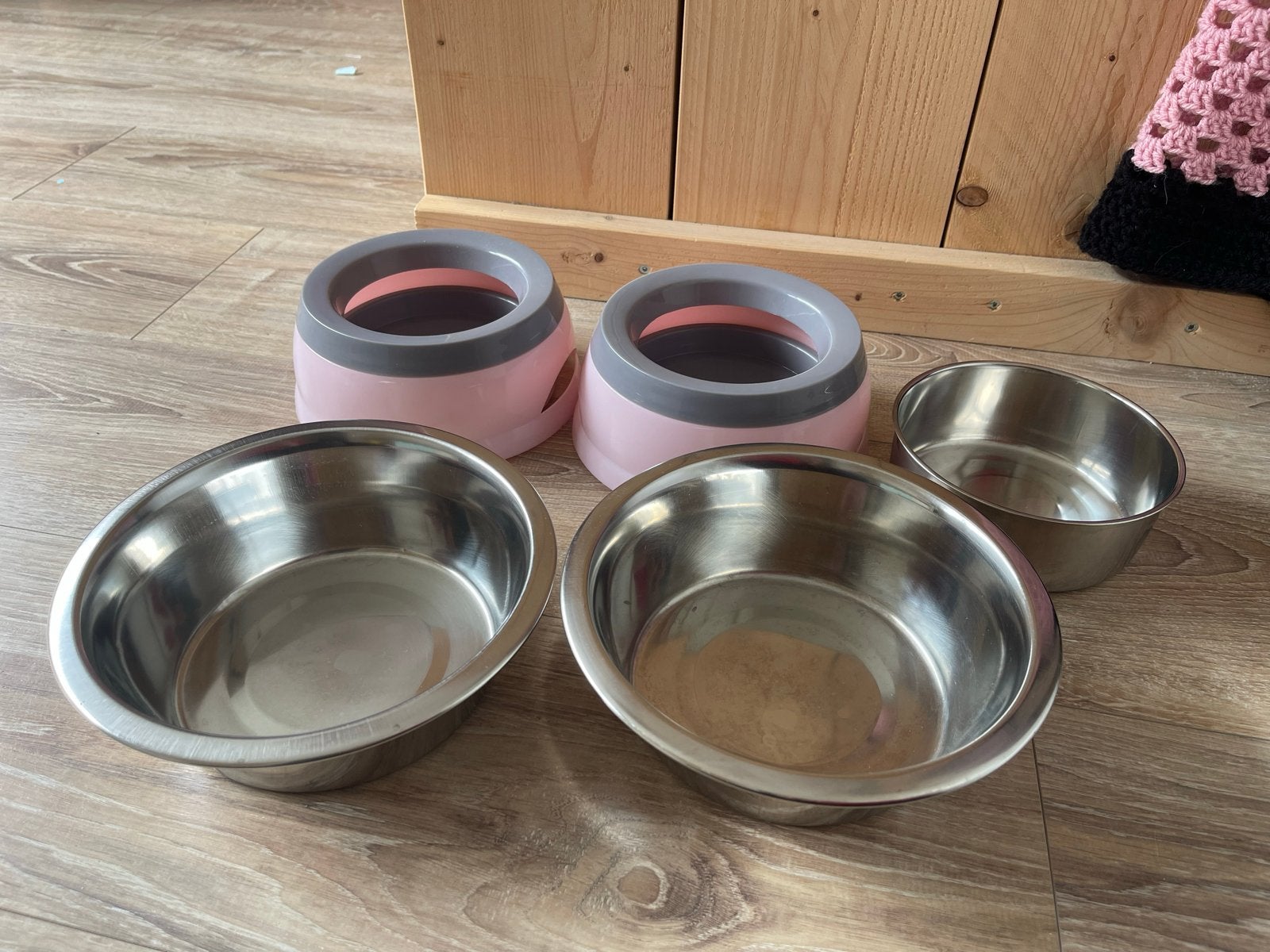 5 drink/voerbakken voor honden, Ophalen, Anti-knoei, Zo goed als nieuw