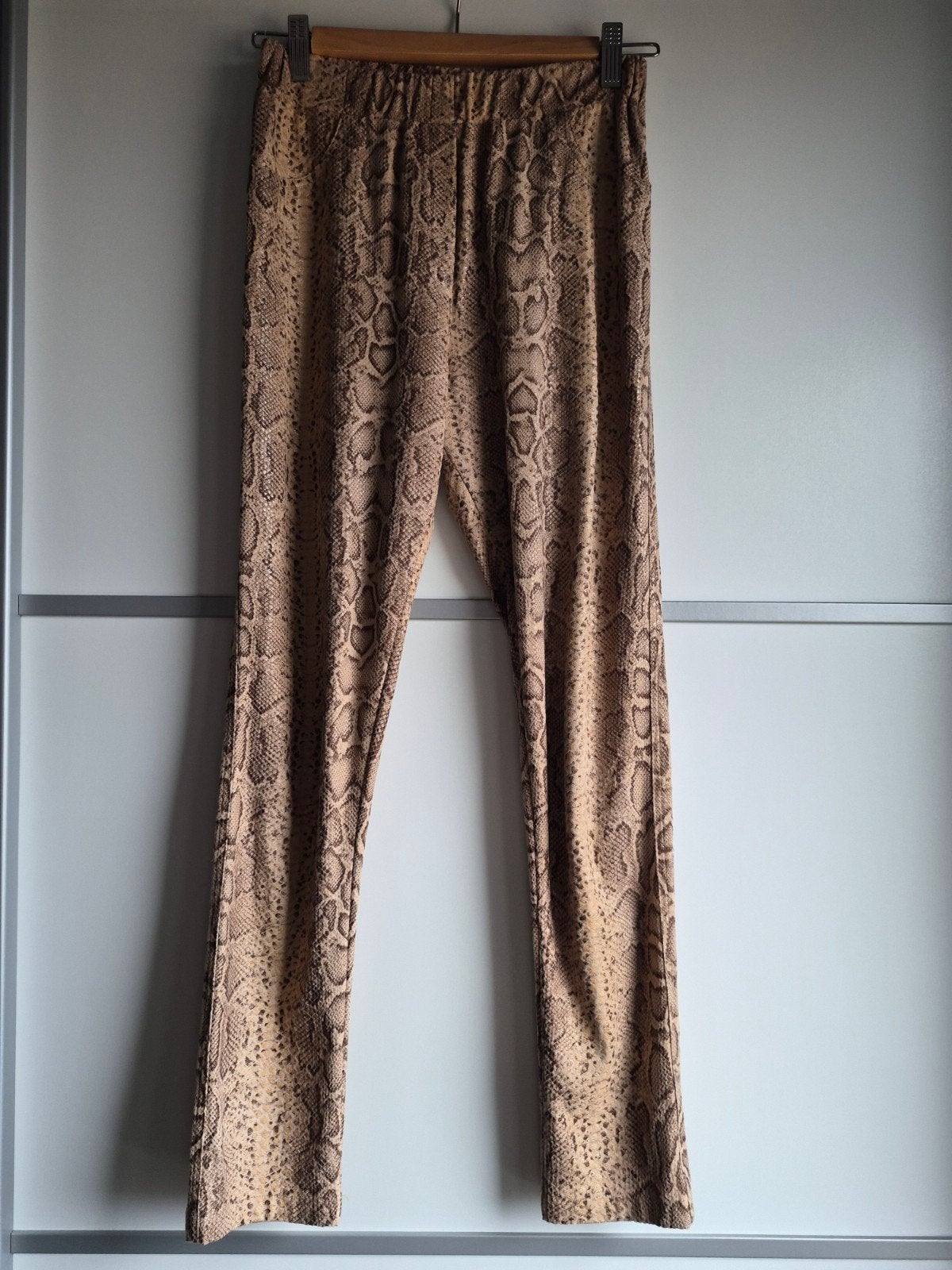 Damesbroek met slangeprint - Tricot Chic, Ophalen of Verzenden, Zo goed als nieuw, Bruin, Lang