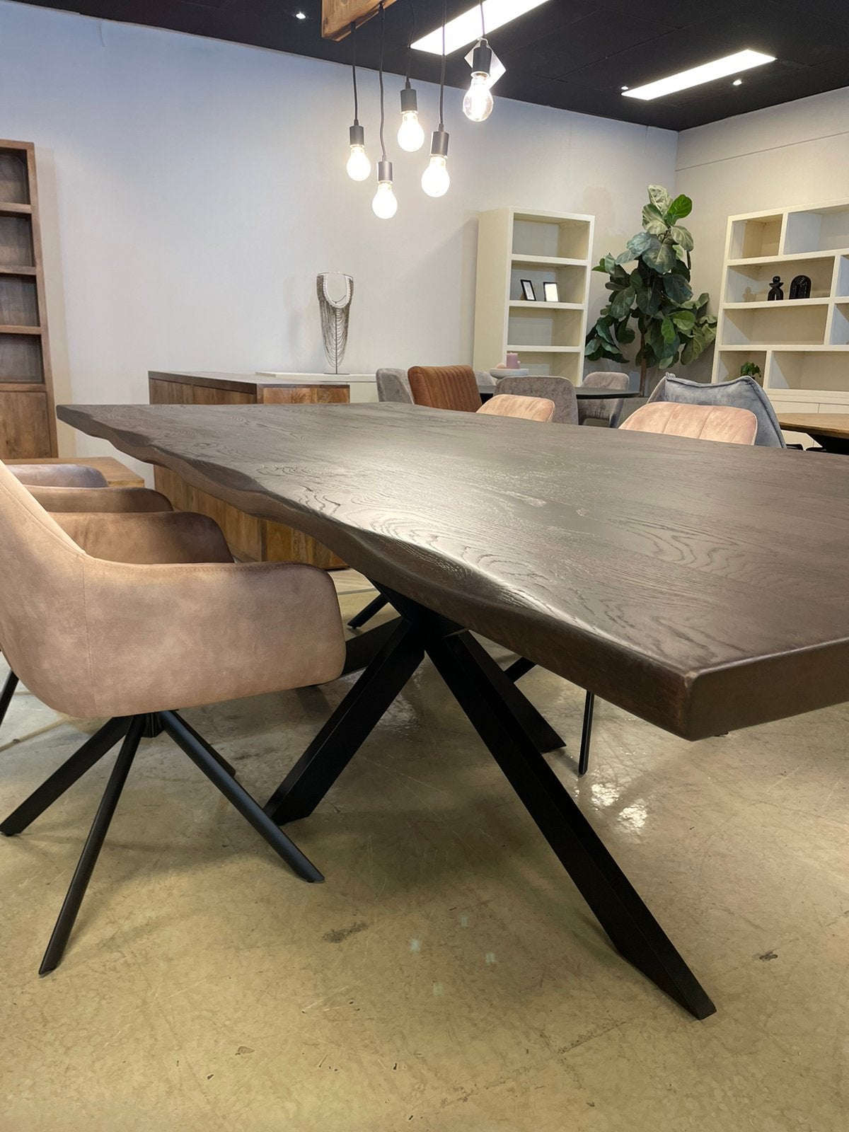 LEEGVERKOOP MASSIEF EIKEN WALNOOT DONKERBRUIN 995 SPINPOOT, Huis en Inrichting, Stoelen, Zo goed als nieuw, Vijf, Zes of meer stoelen