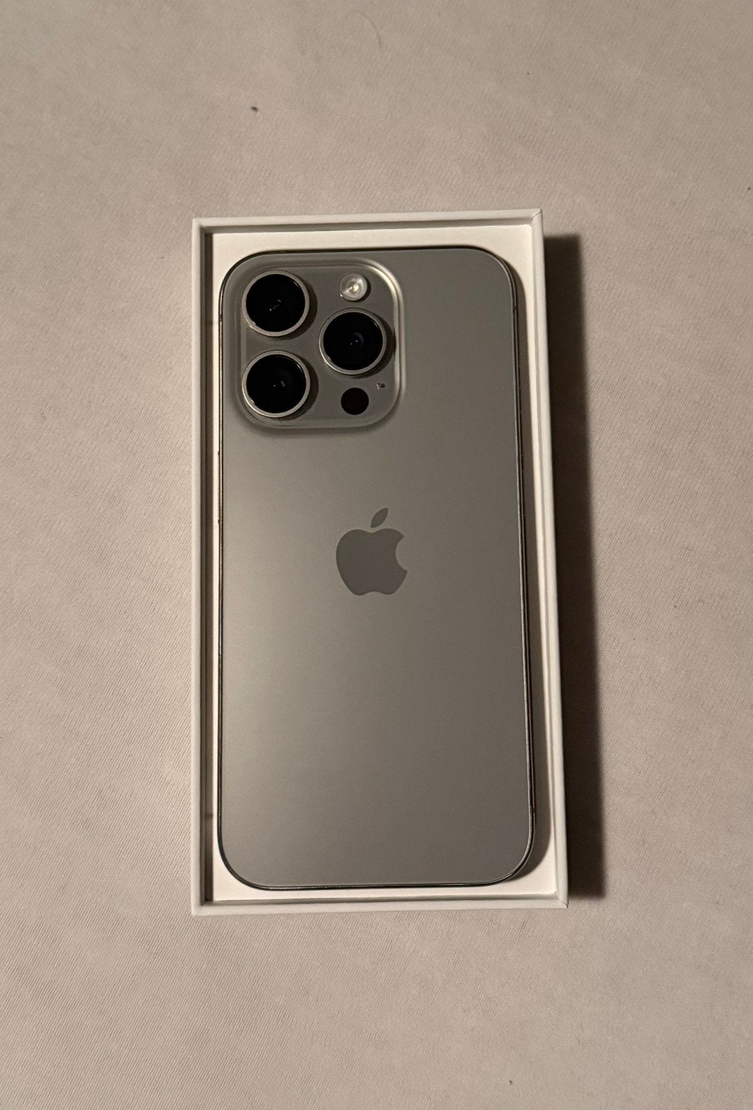 Foto 9 van iPhone 15 Pro 256GB – 90% batterij – zeer nette staat
