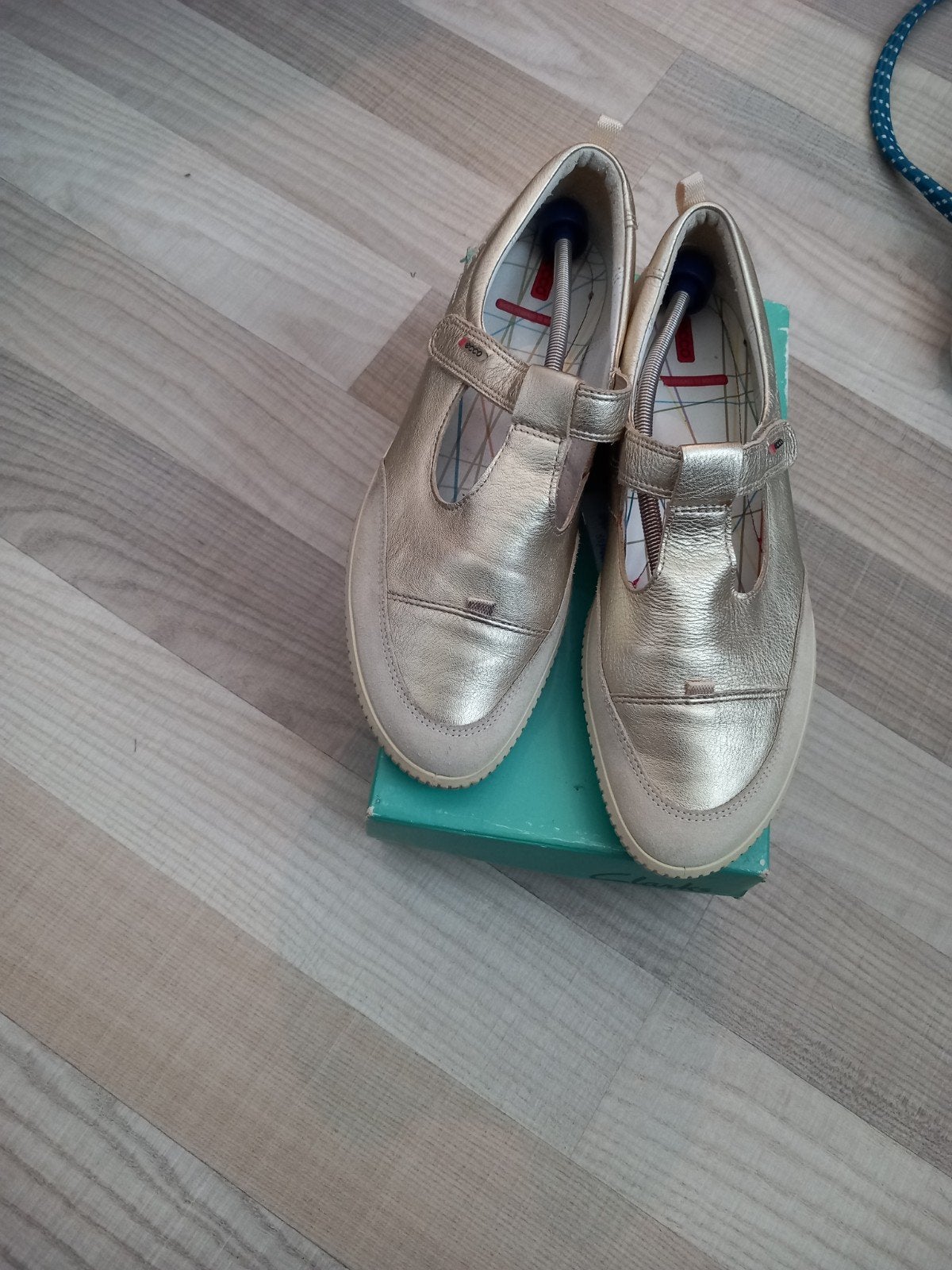 Echo goudkleurige schoenen met bandje - Maat 43, Ecco, Schoenen met lage hakken, Overige kleuren, Ophalen of Verzenden