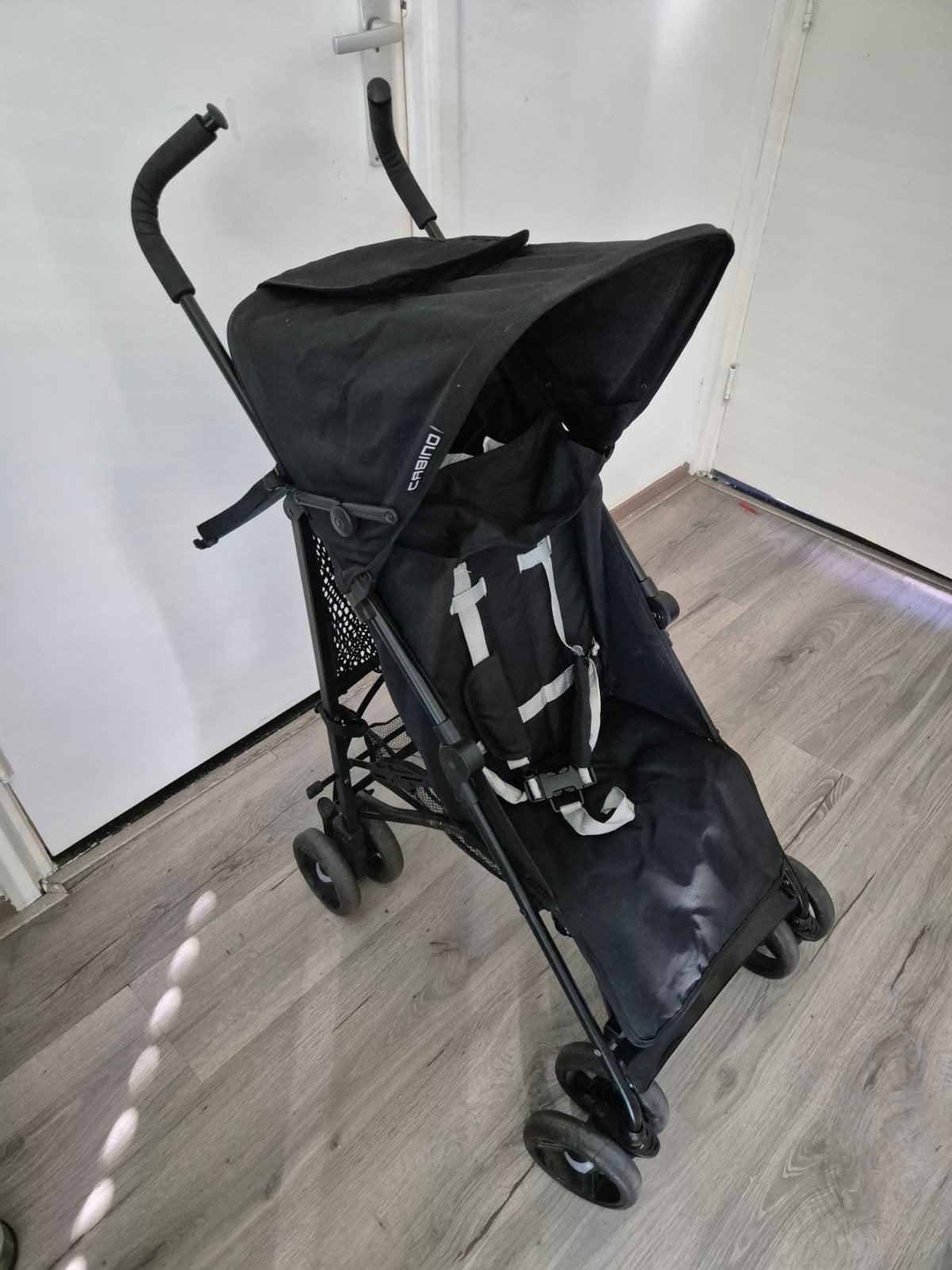 Zwarte buggy Cabino met zonnekap en opbergmand, Kinderen en Baby's, Ophalen of Verzenden