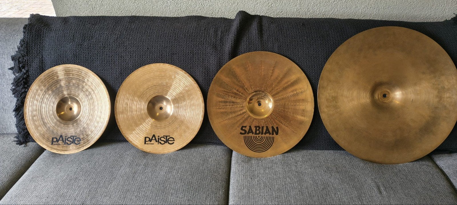 Cymbal set: Paiste, Sabian Hi-Hat, Crash, Ride, Ophalen