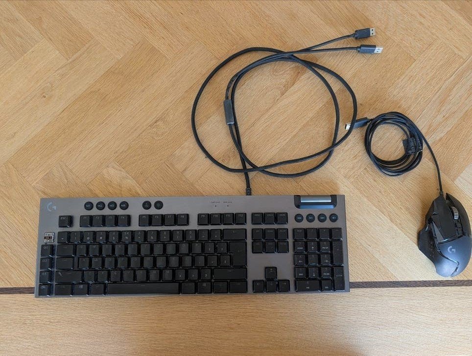 Logitech G815 mechanisch toetsenbord + Logitech G502 muis, Computers en Software, Ophalen, Gebruikt, Logitech G, Verlichte toetsen