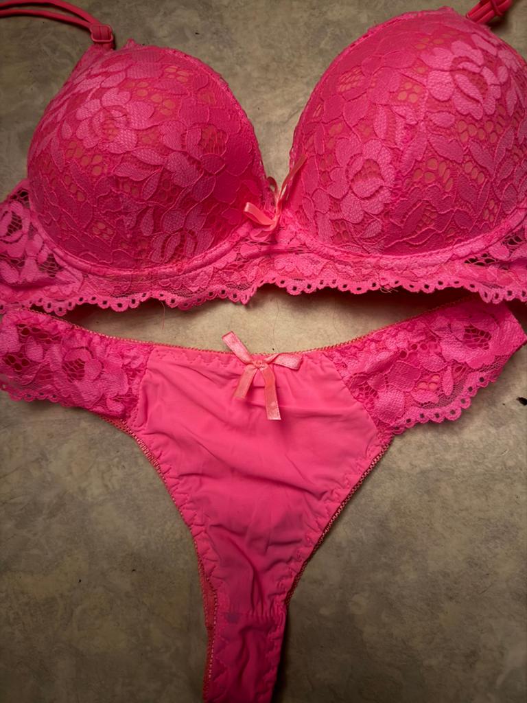 Roze bh en string setje 75C string maat S €7,99 mooi, Kleding | Dames, Ophalen of Verzenden, Roze