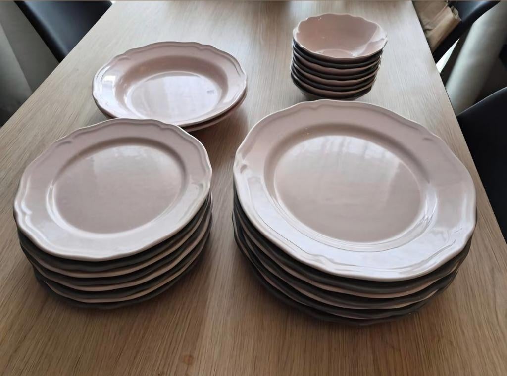 IKEA ARV servies roze en grijs 8 delig + 2 diepe borden, Ophalen