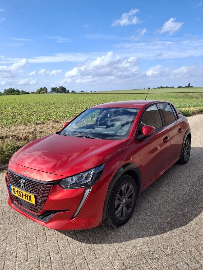 Peugeot e-208 EV 50kWh 136pk 2021 Rood, nieuw tractie pakket, Auto's, Peugeot, Lane Keeping Assist, Stof, Euro 6, Elektrisch
