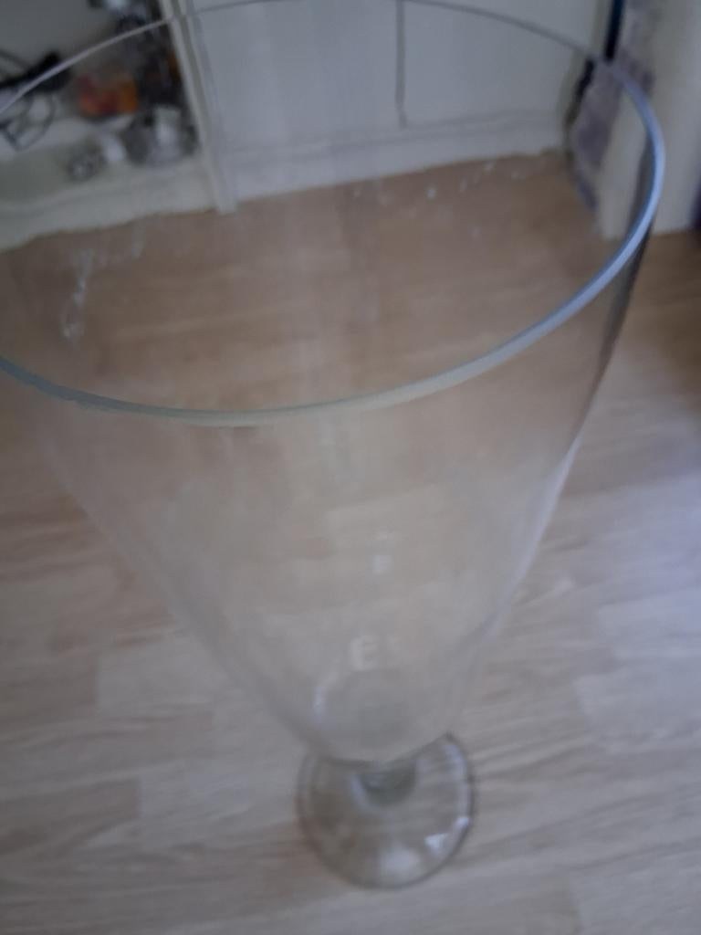 Grote glazen schaal op voet - 60 cm hoog, Ophalen, Gebruikt, Glas, Schaal