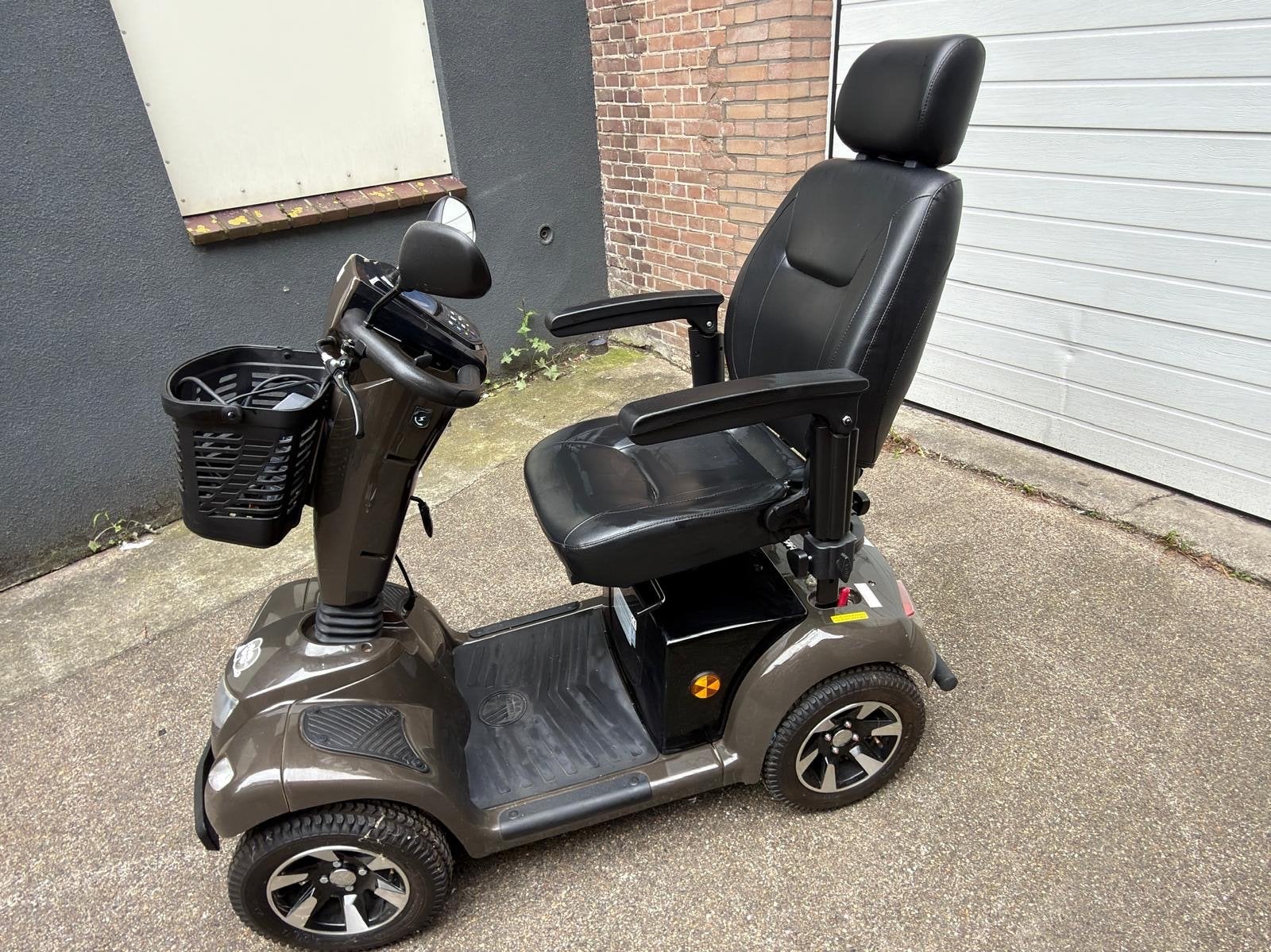 Scootmobiel mango Leopard 4, Ophalen, Zo goed als nieuw, 15 km of minder