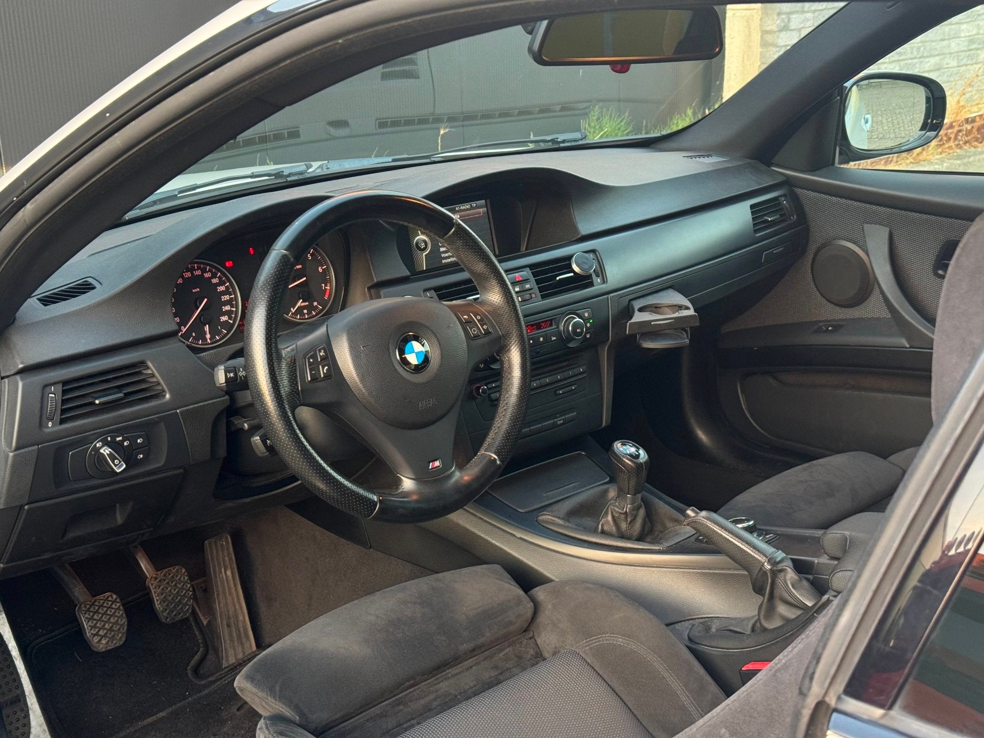 BMW 3-serie Coupé 320i M-Sport pakket | Orig NL |Parelmoer, Euro 5, 4 cilinders, 4 stoelen, Alcantara