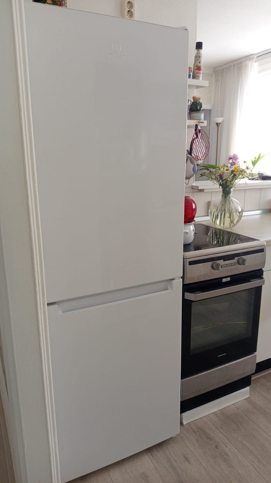 Indesit Koelkast met Vriescombinatie -LR7 S1 W Goed Werkend, Ophalen, Gebruikt, 200 liter of meer, Met aparte vriezer