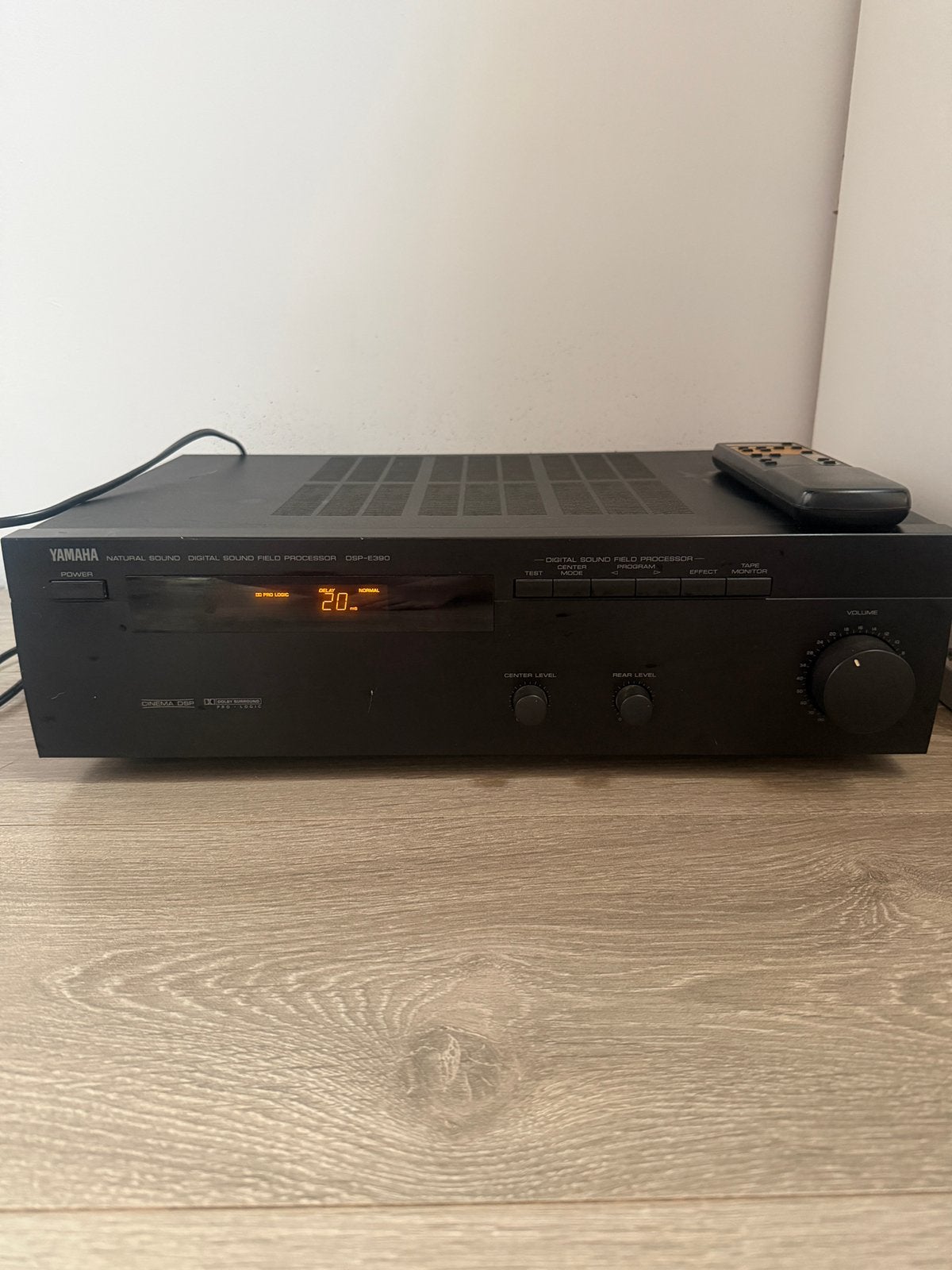Yamaha DSP-E390 Natural Sound Digital Sound Field Processor, Ophalen, Zo goed als nieuw