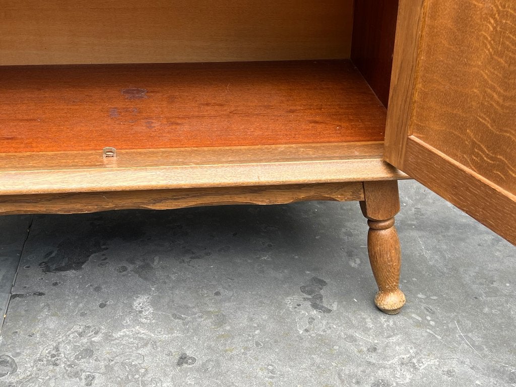 Foto 6 van Kast met 2 deuren ,Tv kast , eiken en fineerhout vintage